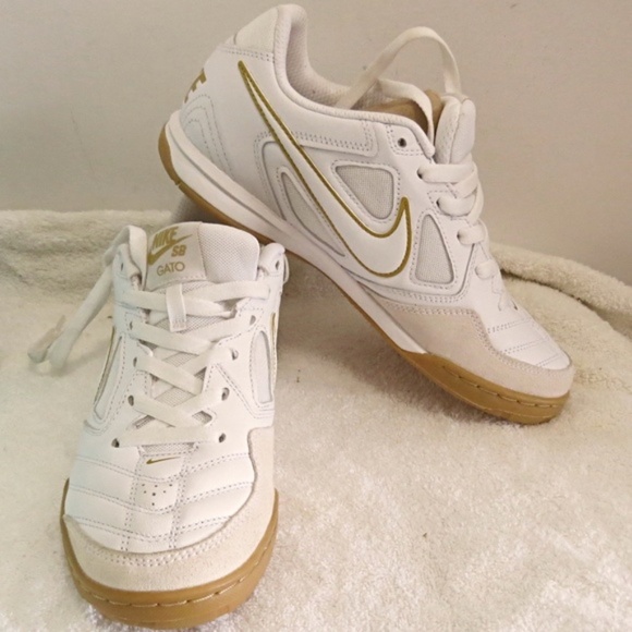 LIKE NEW Nike SB Gato Style Code: AT4607-100 White/Gold Size 8 - Picture 4 of 8